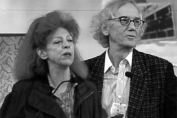 Portrait noir & blanc de Christo et Jeanne-Claude, artistes contemporains