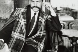 Portrait en noir et blanc de Georges Mathieu