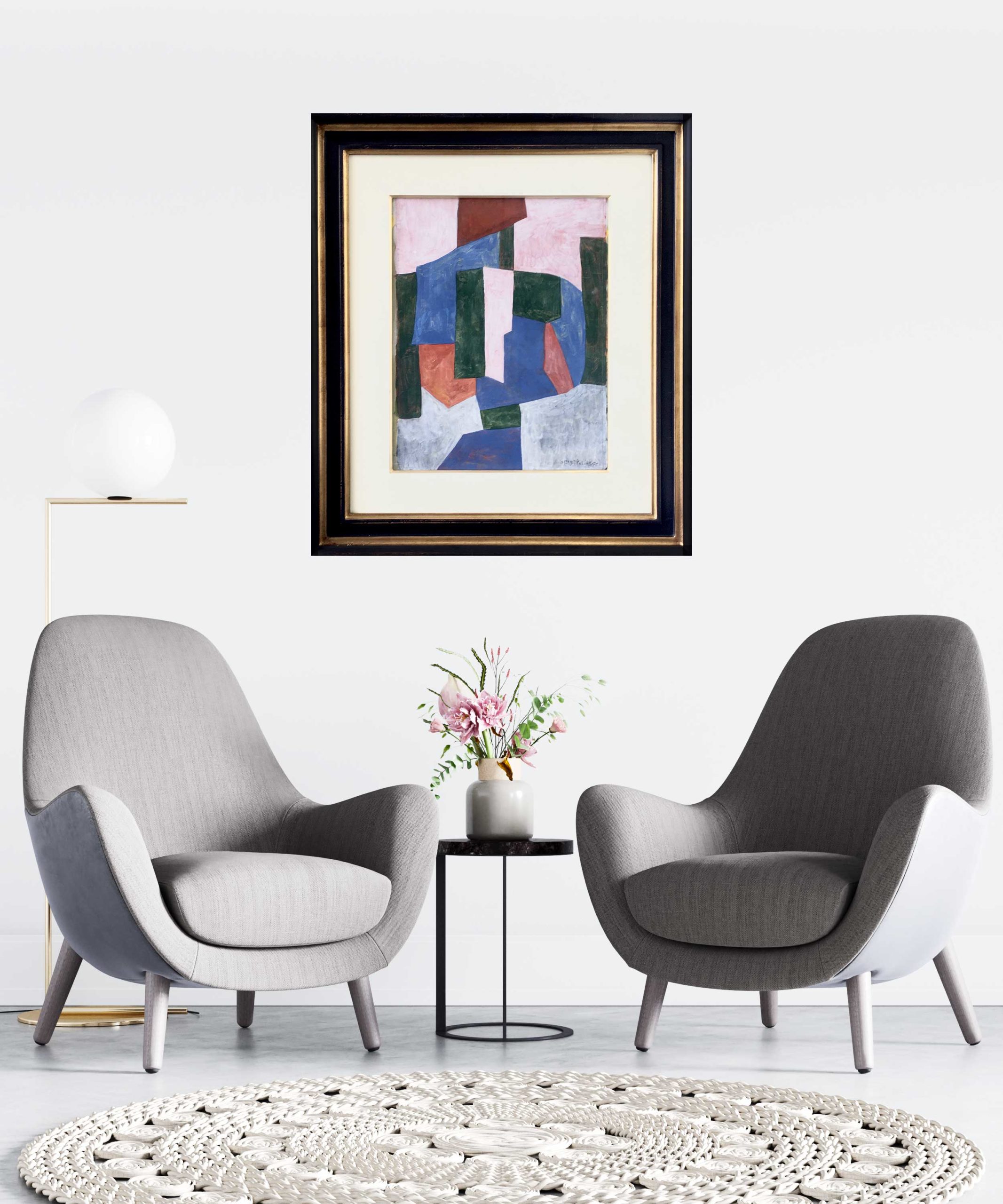 Gaouche de Serge Poliakoff accroché sur le mur d'un salon avec deux fauteuils