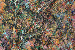 projections acryliques colorées façon dripping Jackson Pollock sur fond brossé en couleurs
