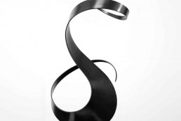 Voltige sculpture en acier de Francis Guerrier