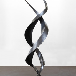 Sculpture en acier noir de Francis Guerrier