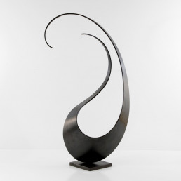 Dialogue 1 sculpture en acier noir de l'artiste contemporain Francis Guerrier
