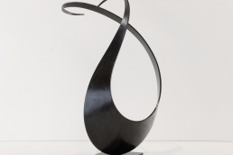 Dialogue 2 sculpture en acier patine noire de Francis Guerrier