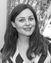 Portrait C&eacute;line FERNANDEZ responsable Communication